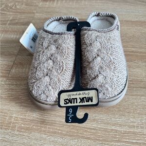 MUK LUKS women’s Tan Slippers